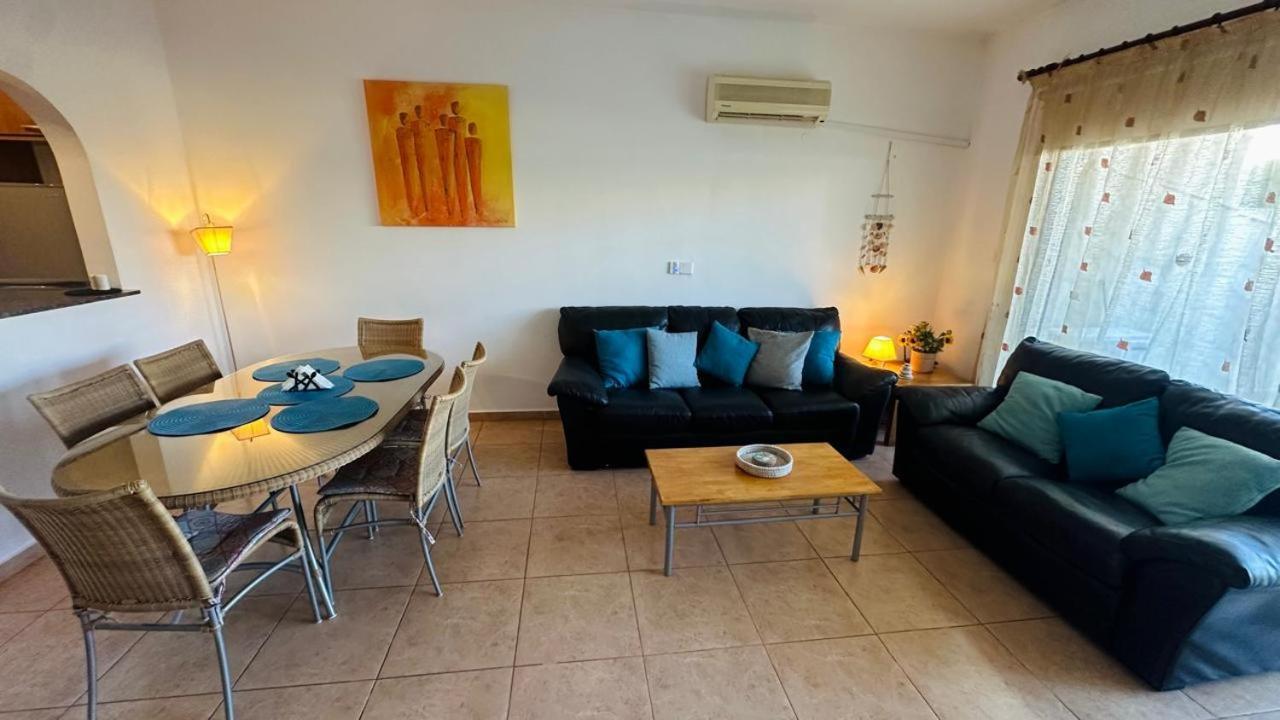 Pool Side 2 Bedroom Queens Gardens Complex Pafos Zewnętrze zdjęcie